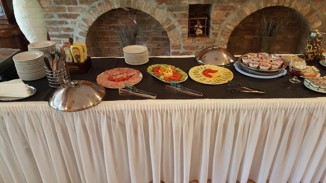 Hotel Tara Ньиредьхаза Экстерьер фото
