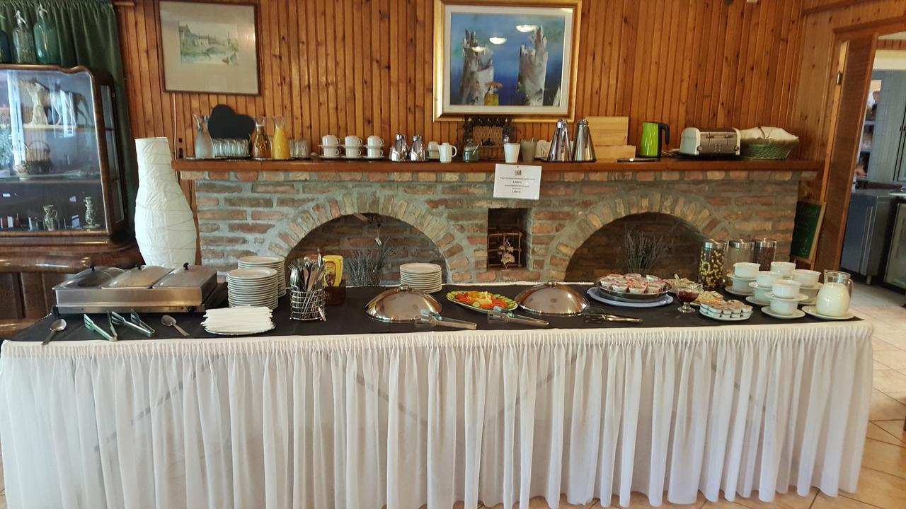 Hotel Tara Ньиредьхаза Экстерьер фото